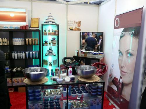 Photo 1 COMPANIE COSMETICE selecteaza VANZATORI pentru Mall-uri din LONDRA!